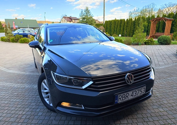 Volkswagen Passat cena 63500 przebieg: 188000, rok produkcji 2015 z Działoszyn małe 704